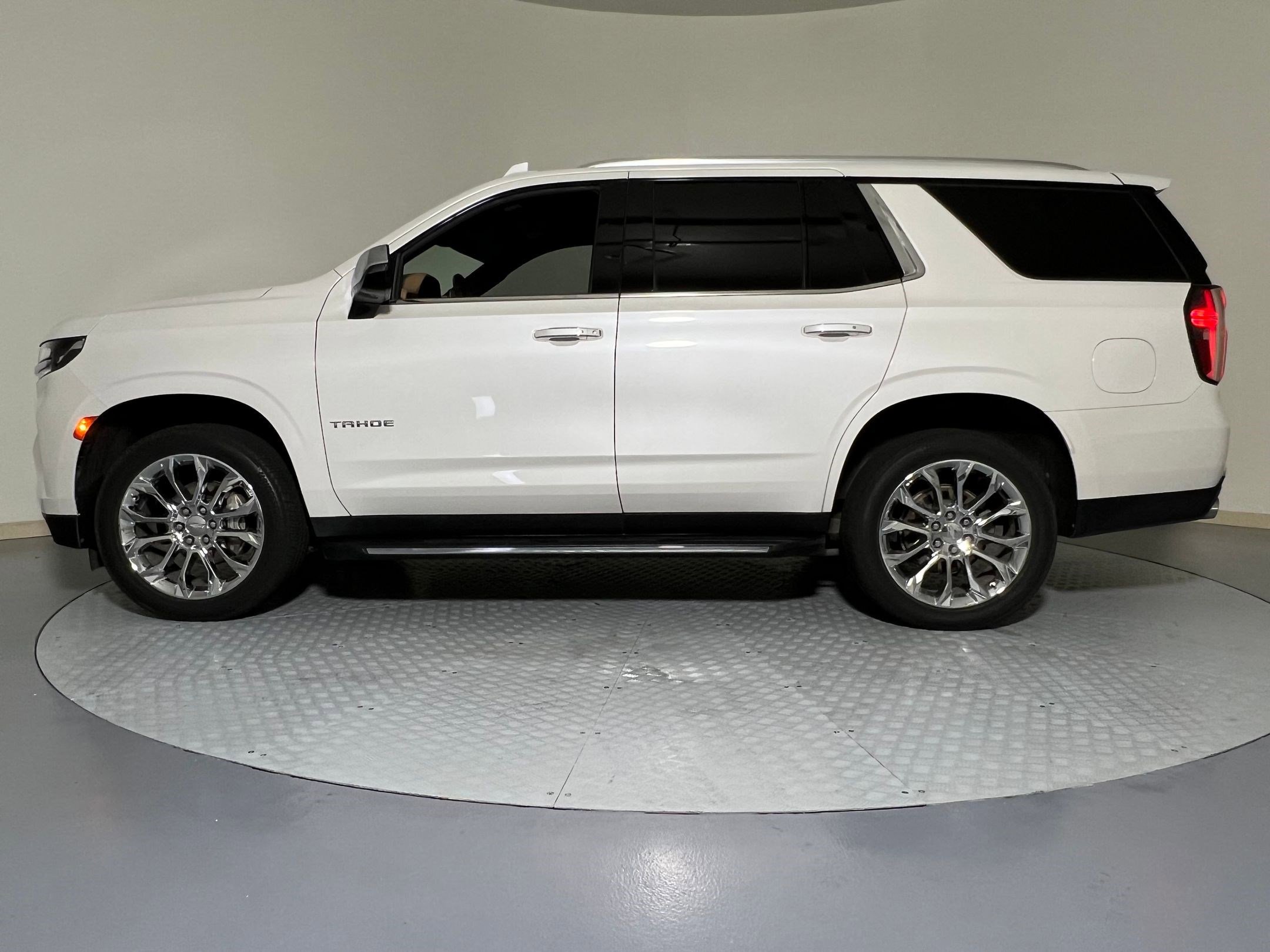 Used 2022 Chevrolet Tahoe Premier image 2