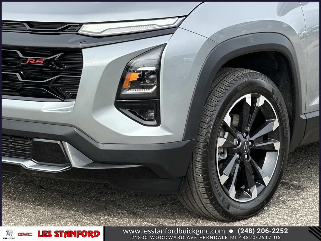 Used 2025 Chevrolet Equinox RS w/ Safety and Technology Package AWD/4WD image 9