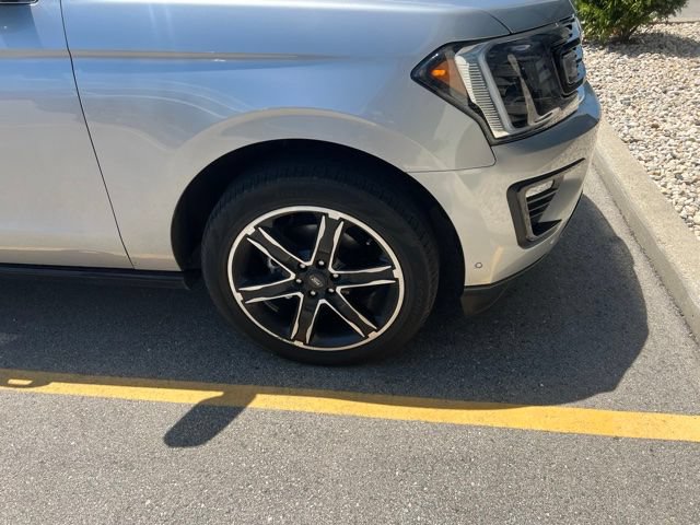 Used 2021 Ford Expedition Limited AWD/4WD image 5