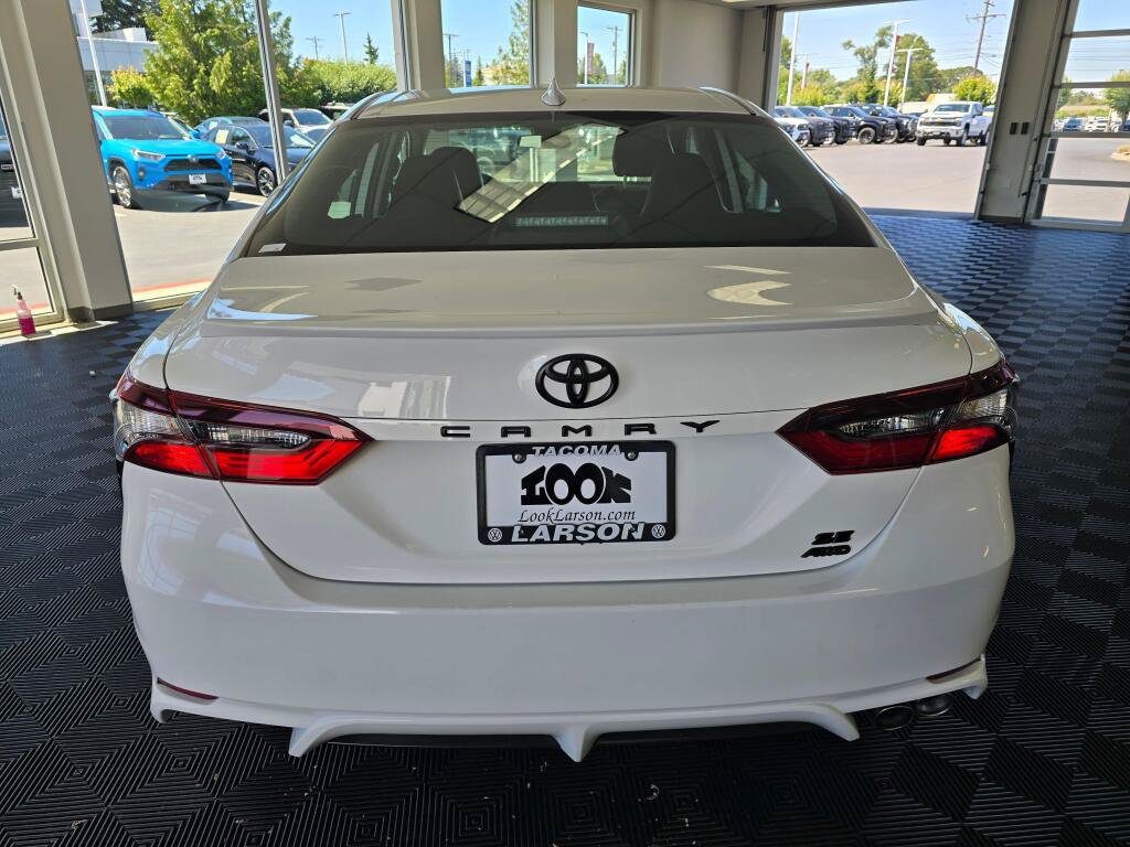 Used 2023 Toyota Camry SE AWD/4WD image 4