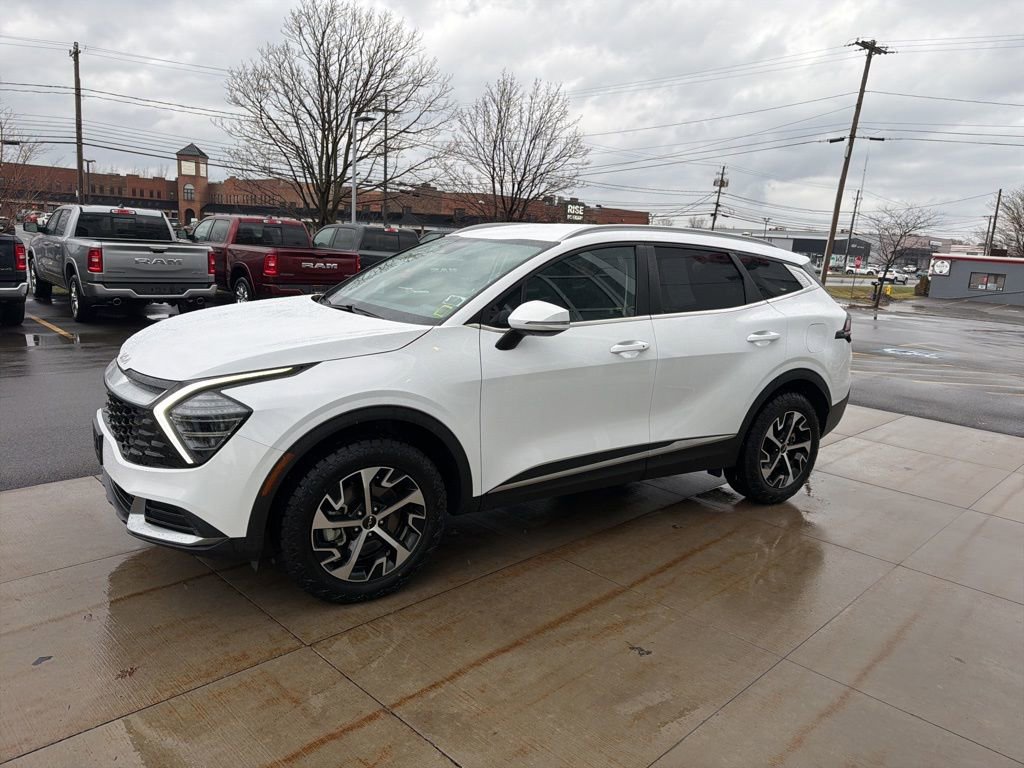 Used 2025 Kia Sportage EX image 7