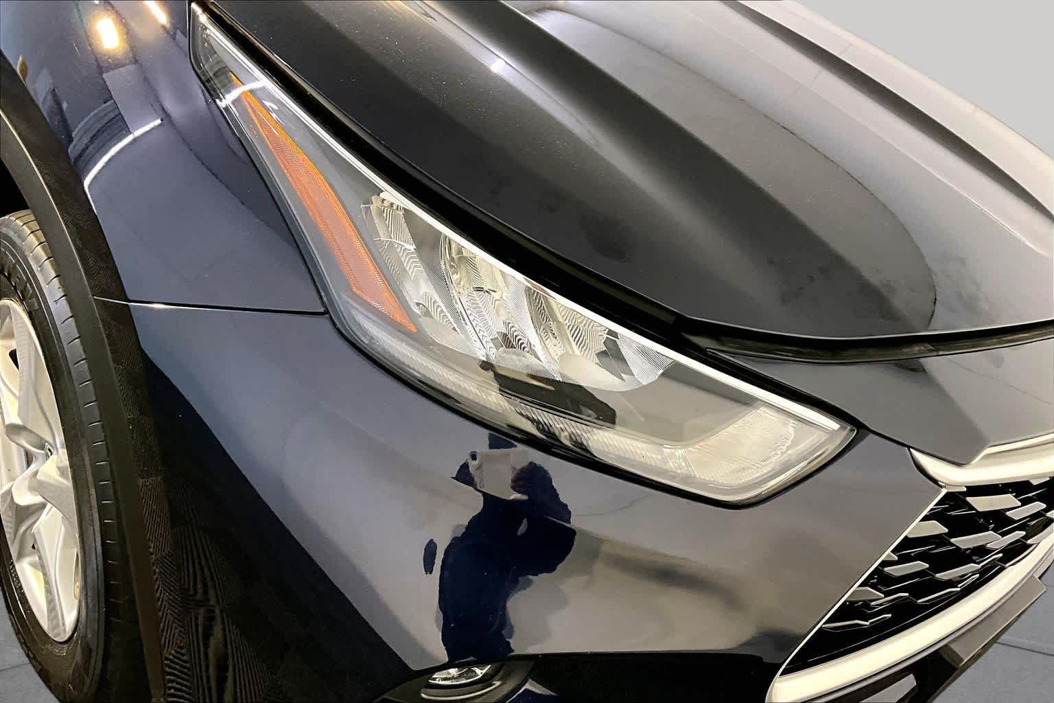 Used 2020 Toyota Highlander LE AWD/4WD image 27