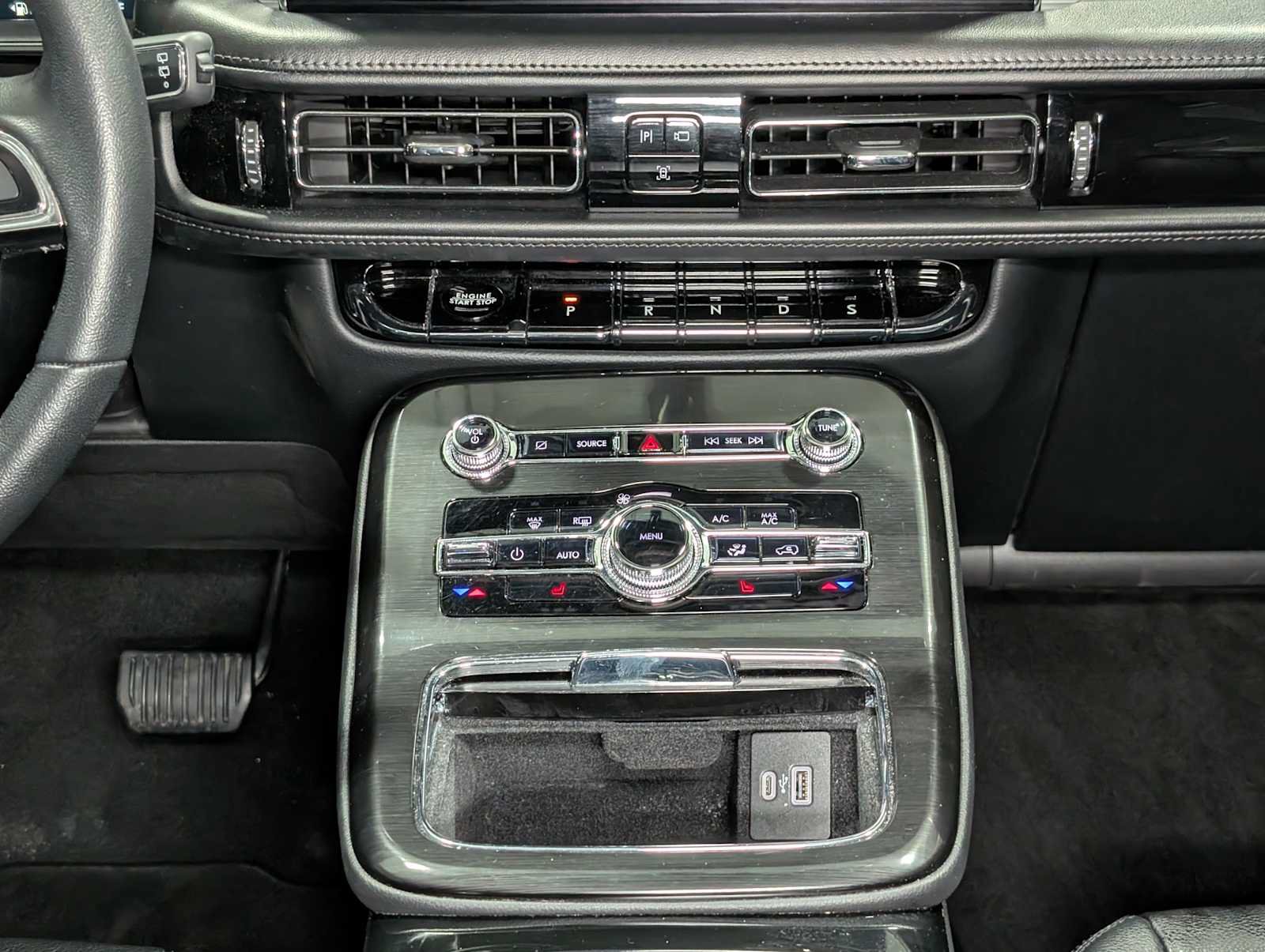 Used 2022 Lincoln Nautilus AWD w/ Premium Package image 19