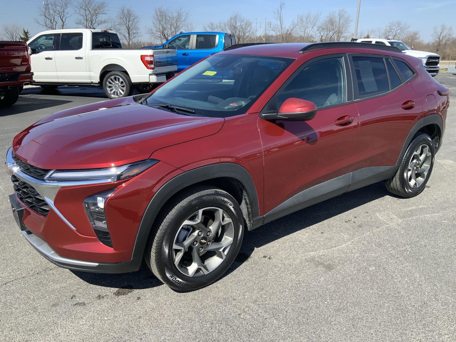 Used 2025 Chevrolet Trax LT w/ LT Convenience Package image 6