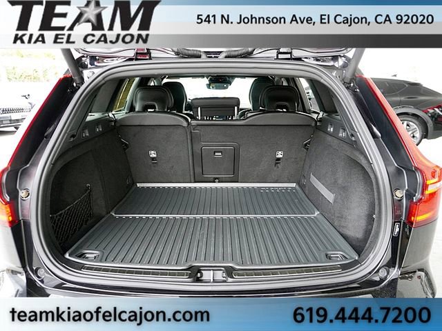 Used 2020 Volvo V60 T5 Cross Country image 13