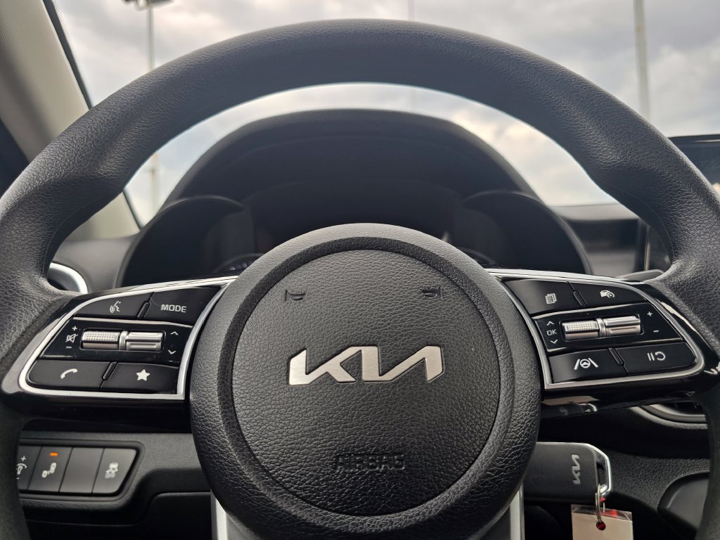 Used 2024 Kia Forte LXS w/ LXS Technology Package FWD image 24