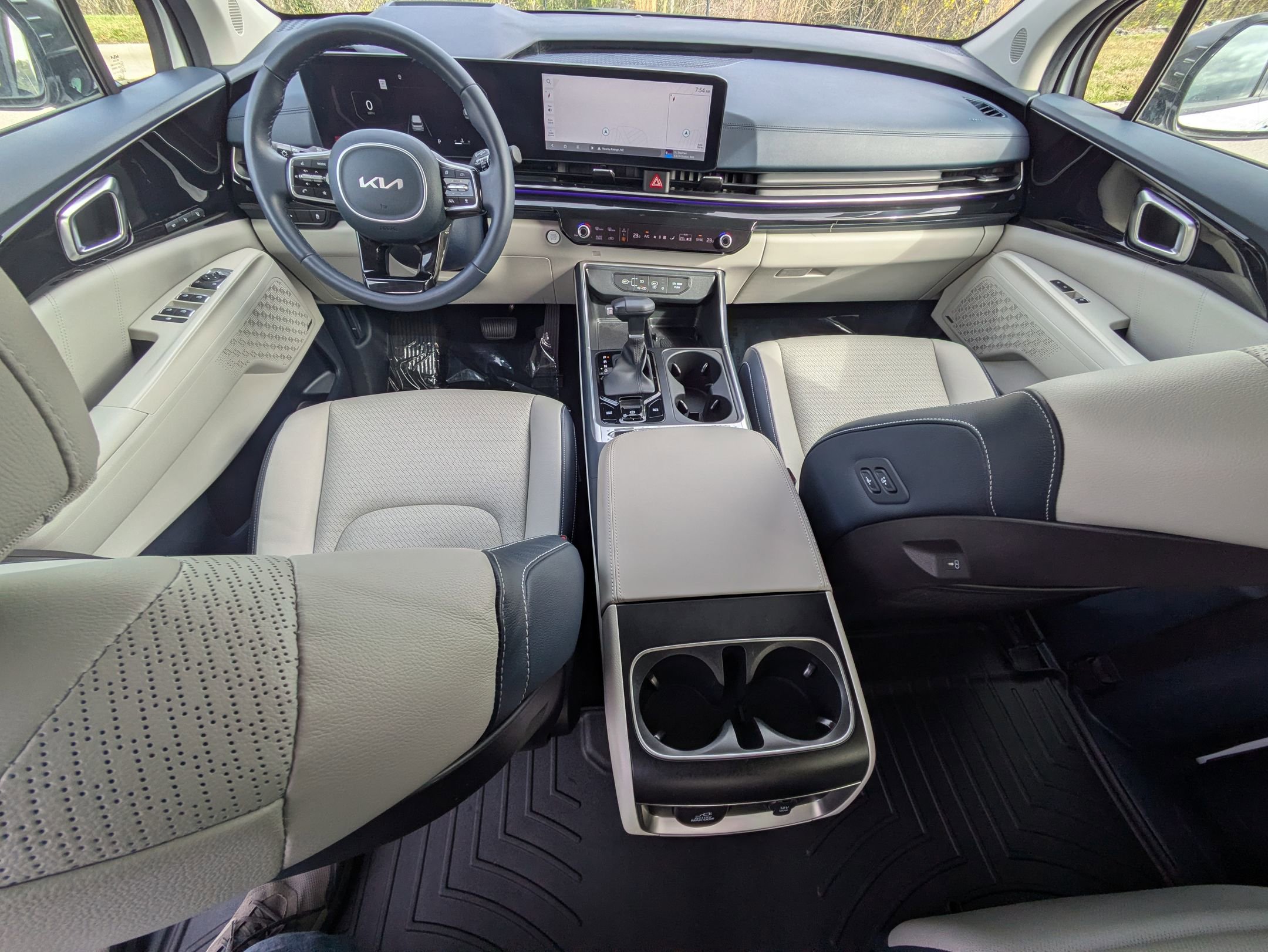 Used 2025 Kia Carnival SX Prestige image 24