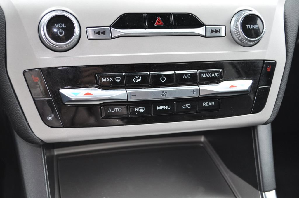 Used 2024 Ford Explorer XLT w/ Equipment Group 202A image 14