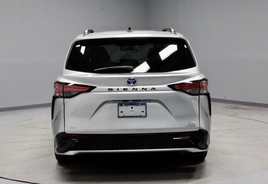 Used 2022 Toyota Sienna XSE image 11