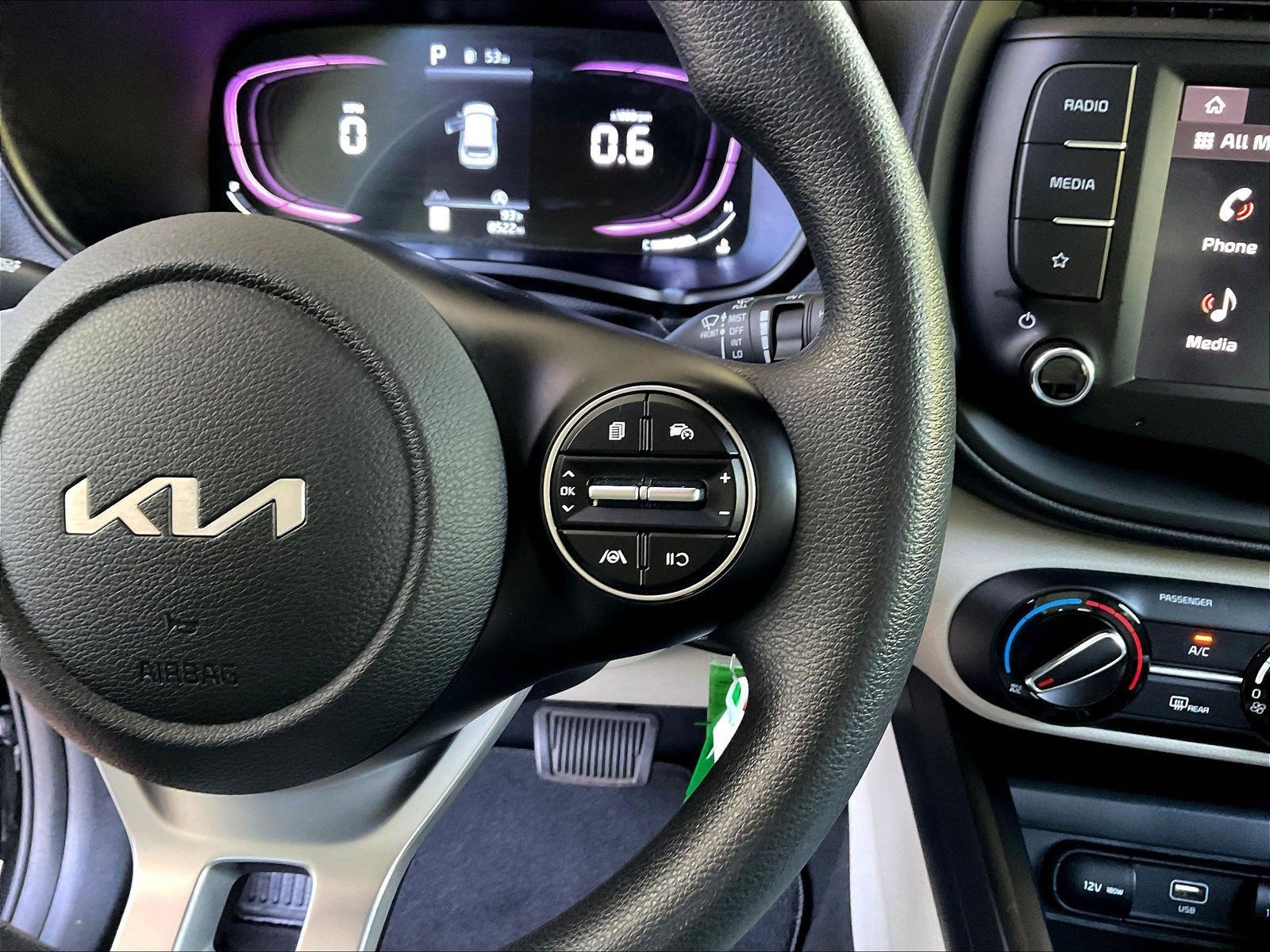 Used 2025 Kia Soul LX w/ LX Technology Package FWD image 11