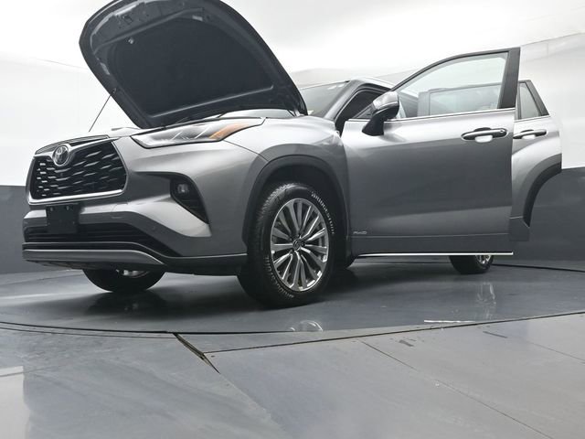 Certified 2025 Toyota Highlander XLE image 56