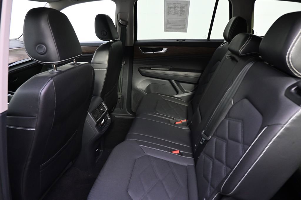Used 2025 Volkswagen Atlas SE image 21