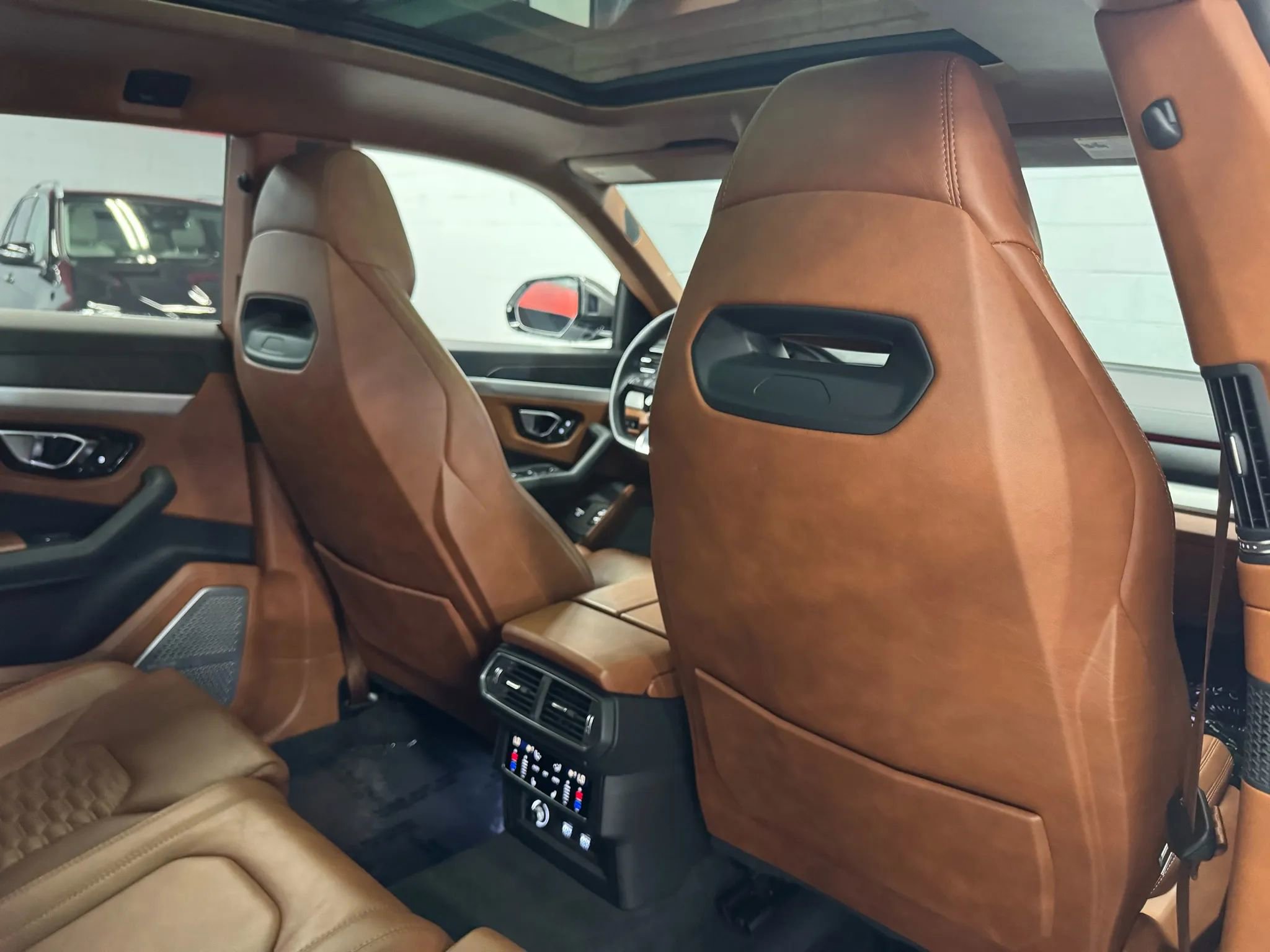 Used 2021 Lamborghini Urus image 36