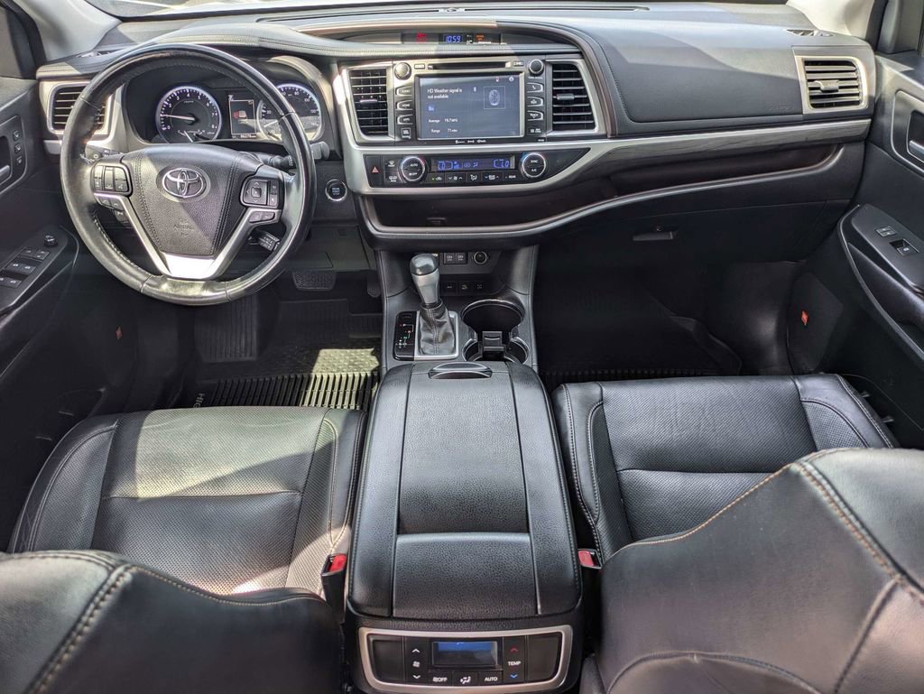 Used 2017 Toyota Highlander Limited AWD/4WD image 2