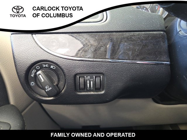 Used 2016 Chrysler Town & Country Touring FWD image 26
