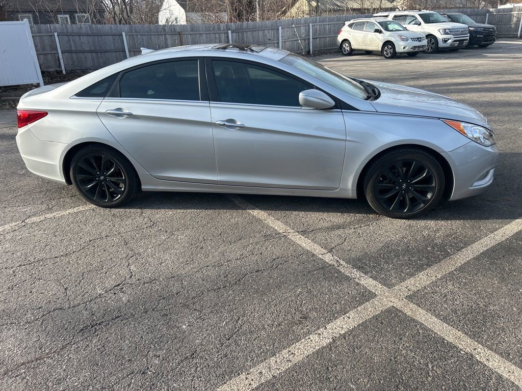 Used 2013 Hyundai Sonata SE w/ Navigation & Sunroof Pkg image 4