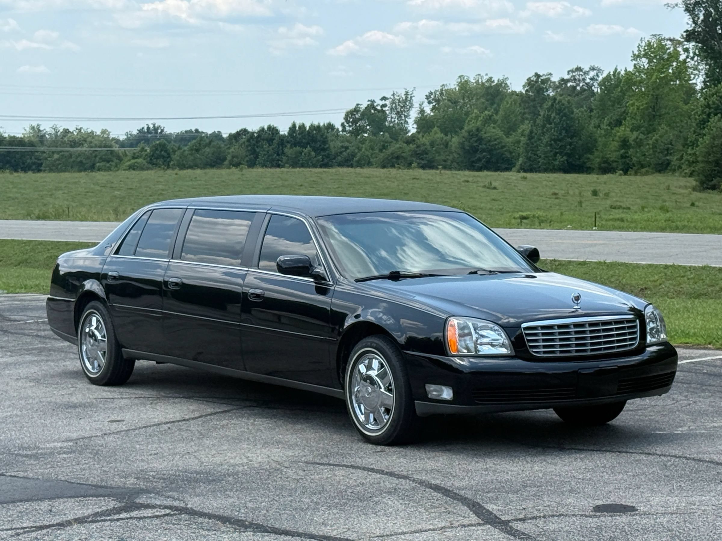 Used 2005 Cadillac De Ville Limousine FWD image 1