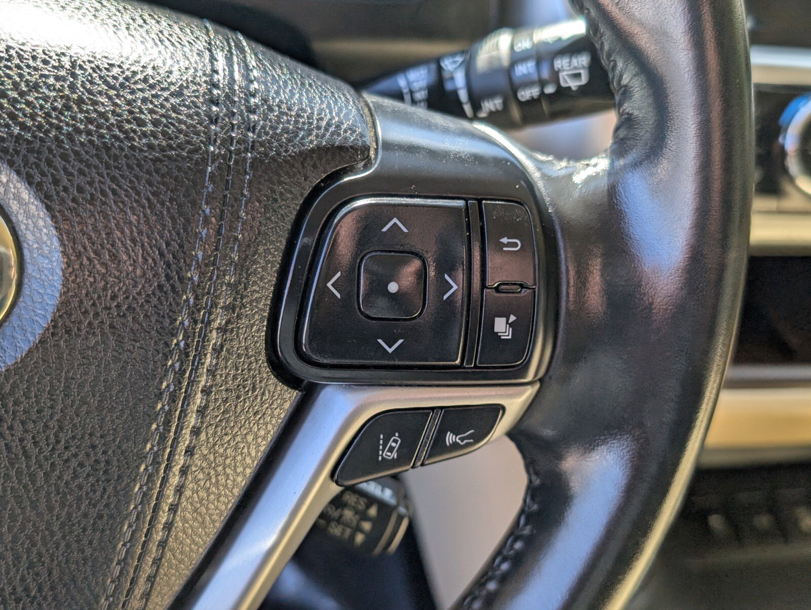 Used 2018 Toyota Highlander XLE image 34