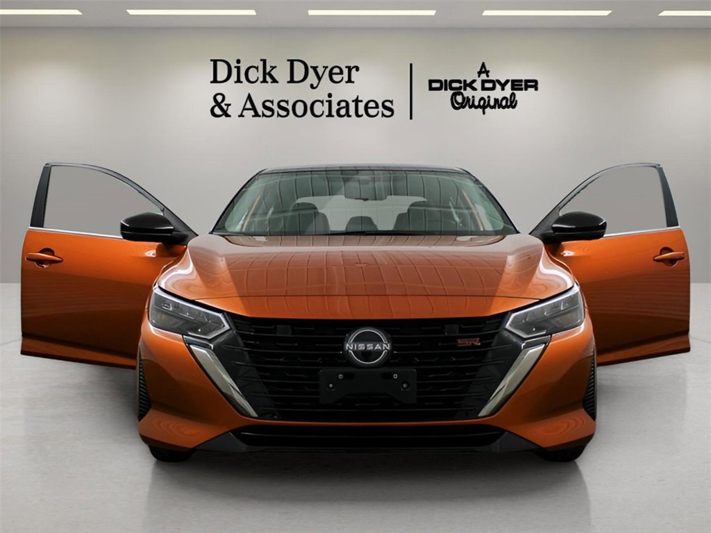 Used 2025 Nissan Sentra SR w/ SR Premium Package image 8