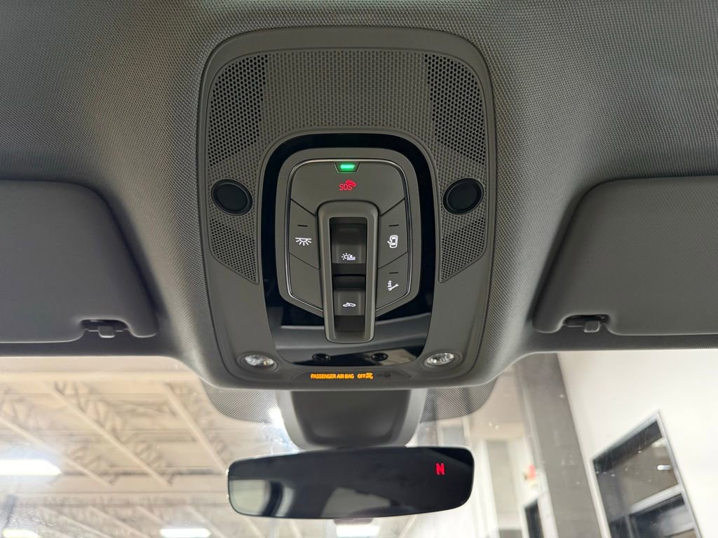 Used 2024 Audi Q5 e Premium Plus w/ Premium Plus Package image 16