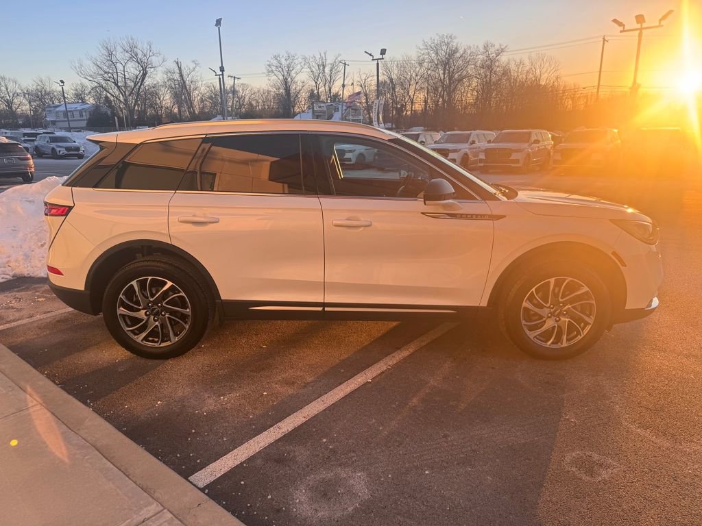 Certified 2022 Lincoln Corsair AWD w/ Equipment Group 101A image 7