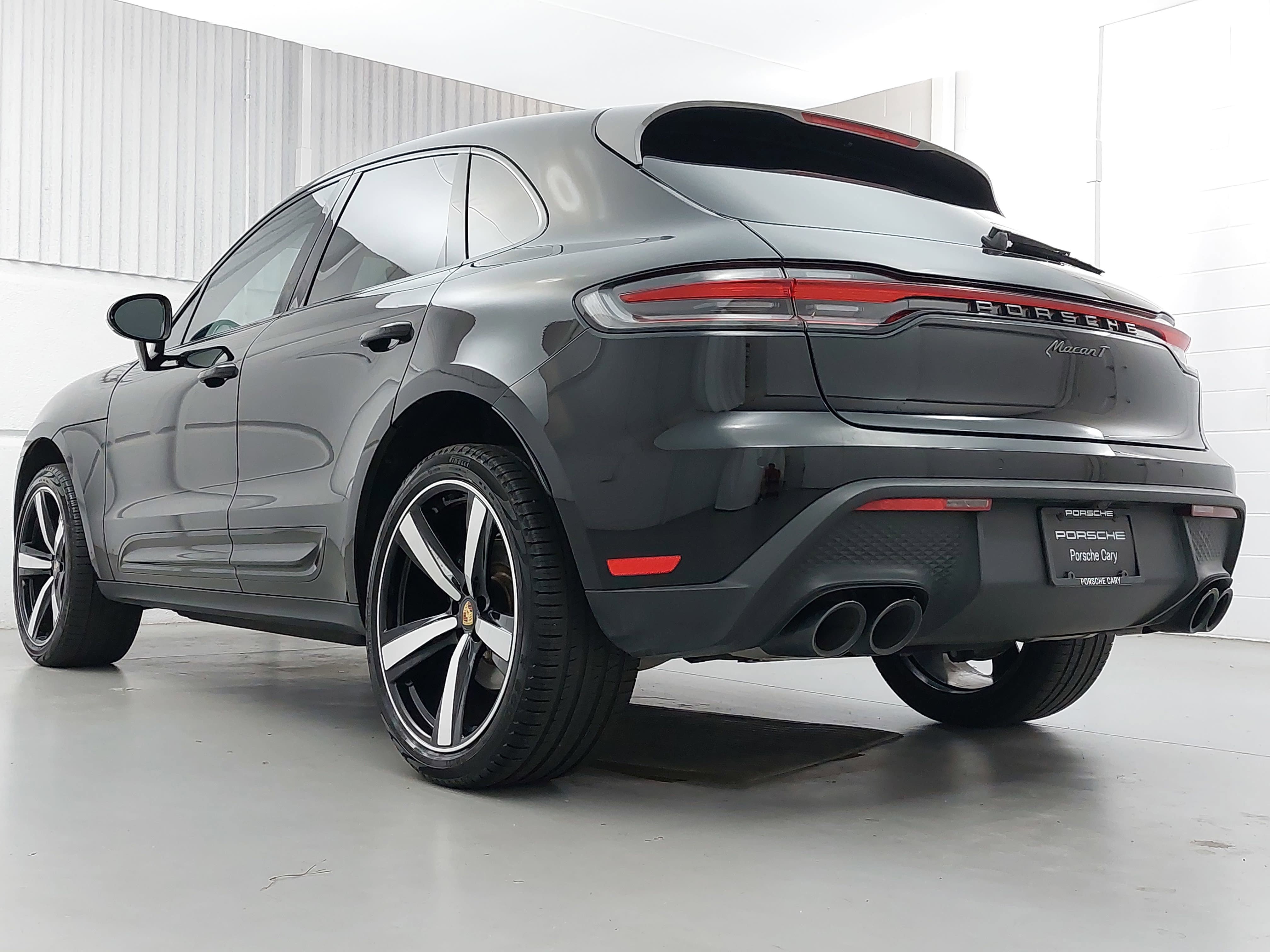 Certified 2024 Porsche Macan Turbo AWD/4WD image 3
