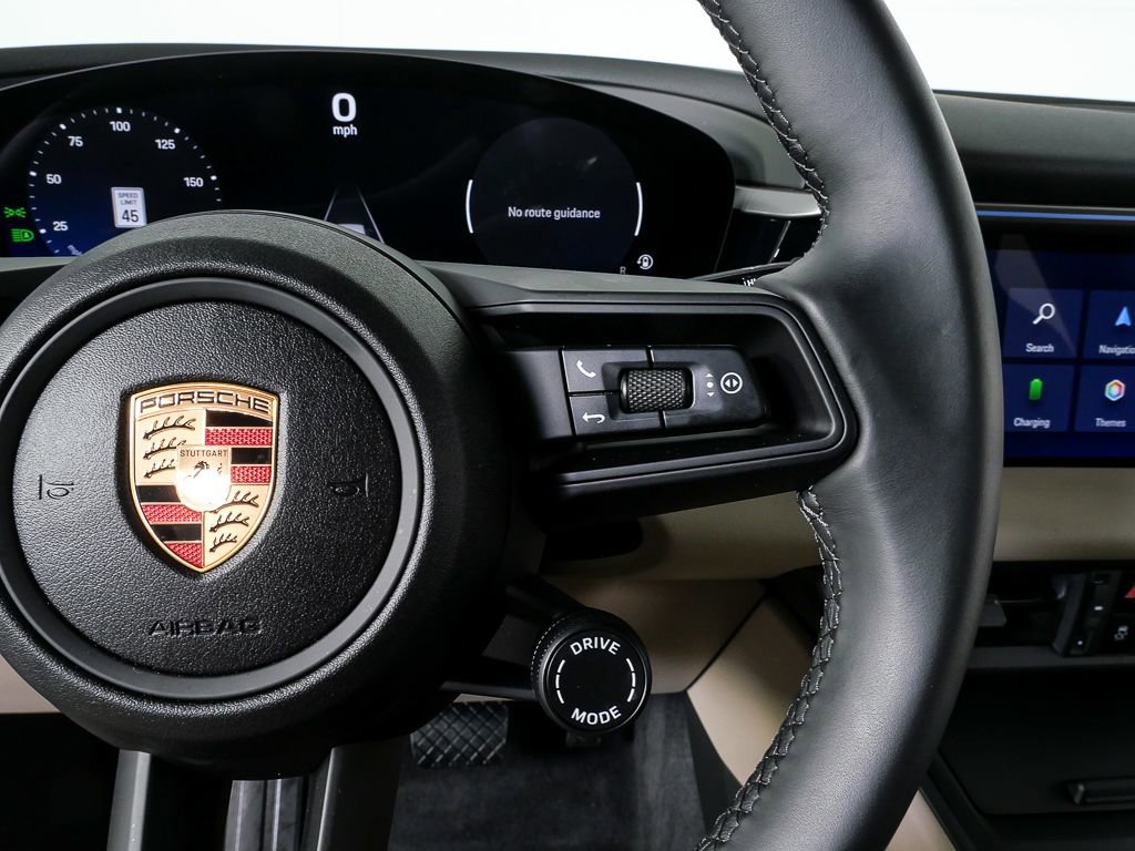 Used 2025 Porsche Macan Electric RWD image 11