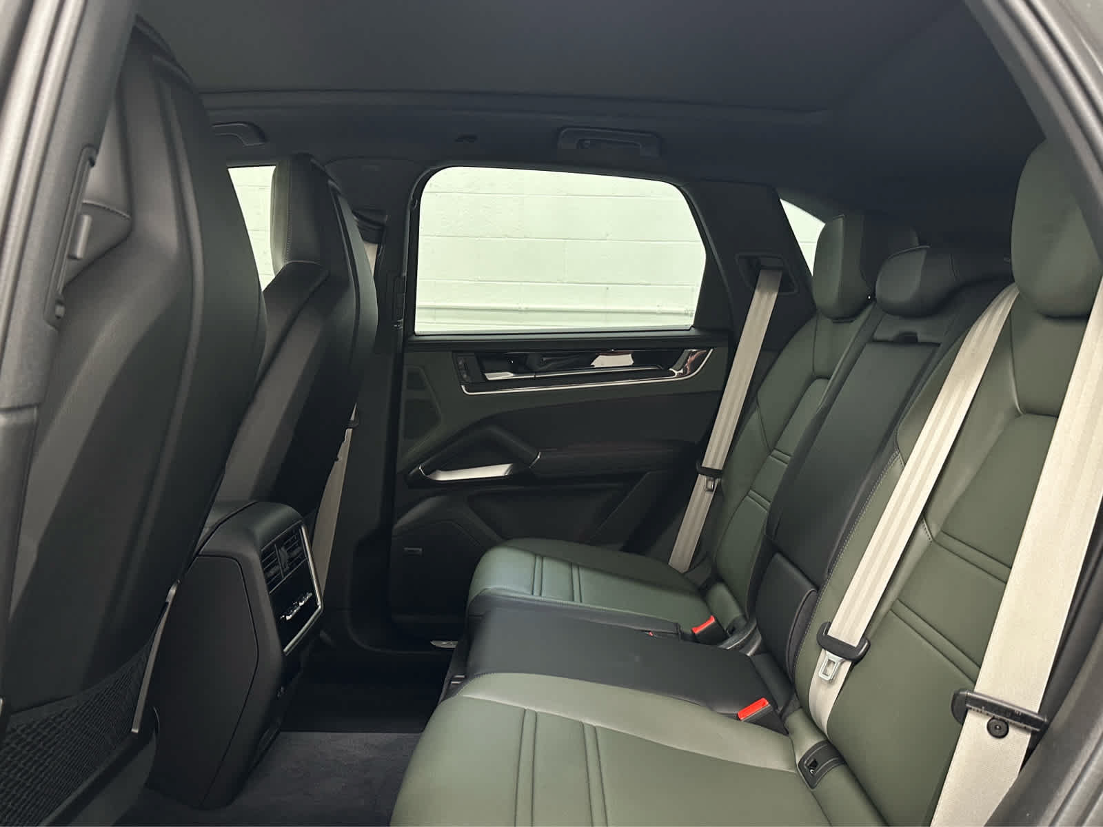 Used 2025 Porsche Cayenne S AWD/4WD image 15