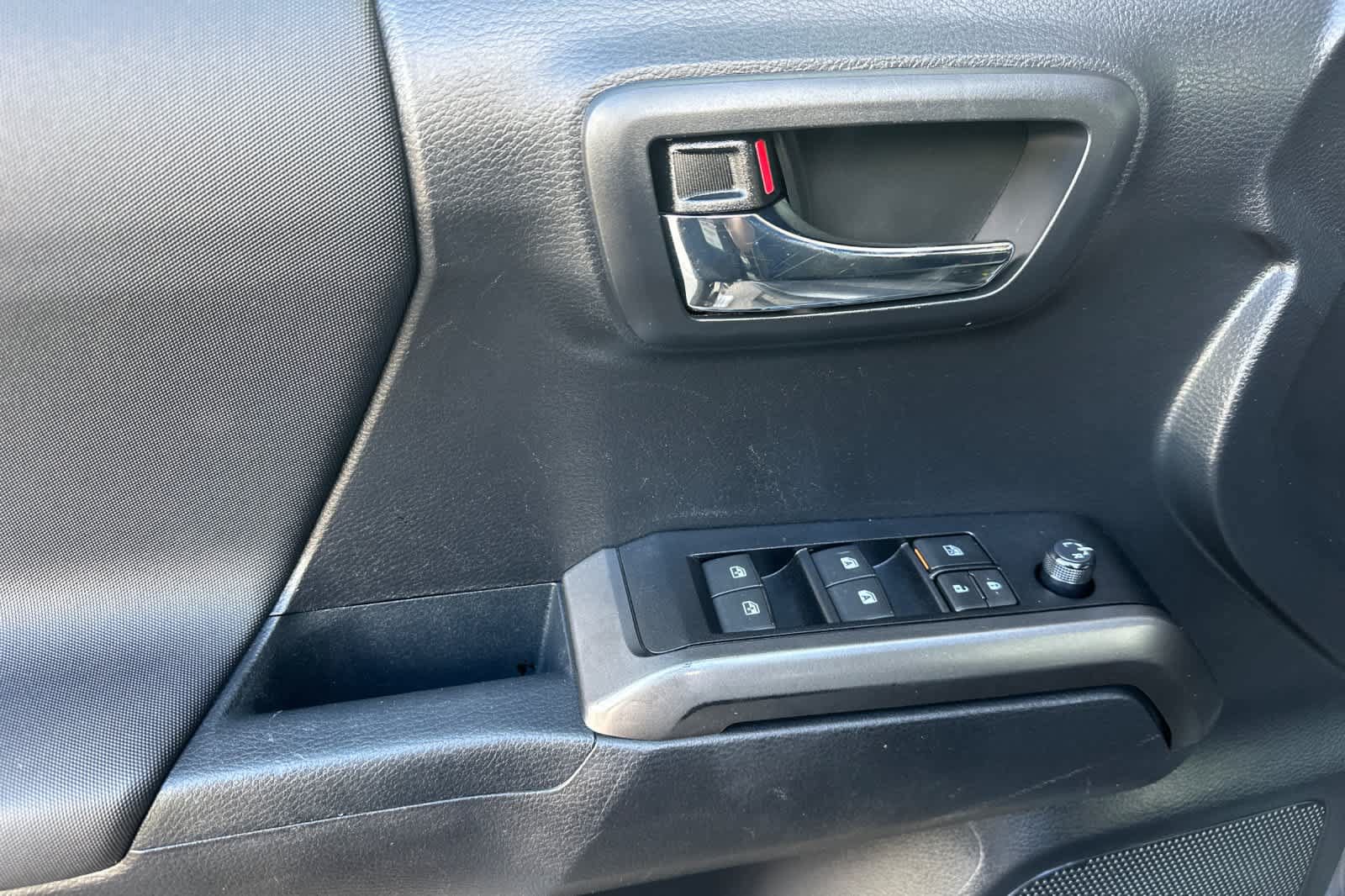 Used 2021 Toyota Tacoma TRD Off-Road AWD/4WD image 12