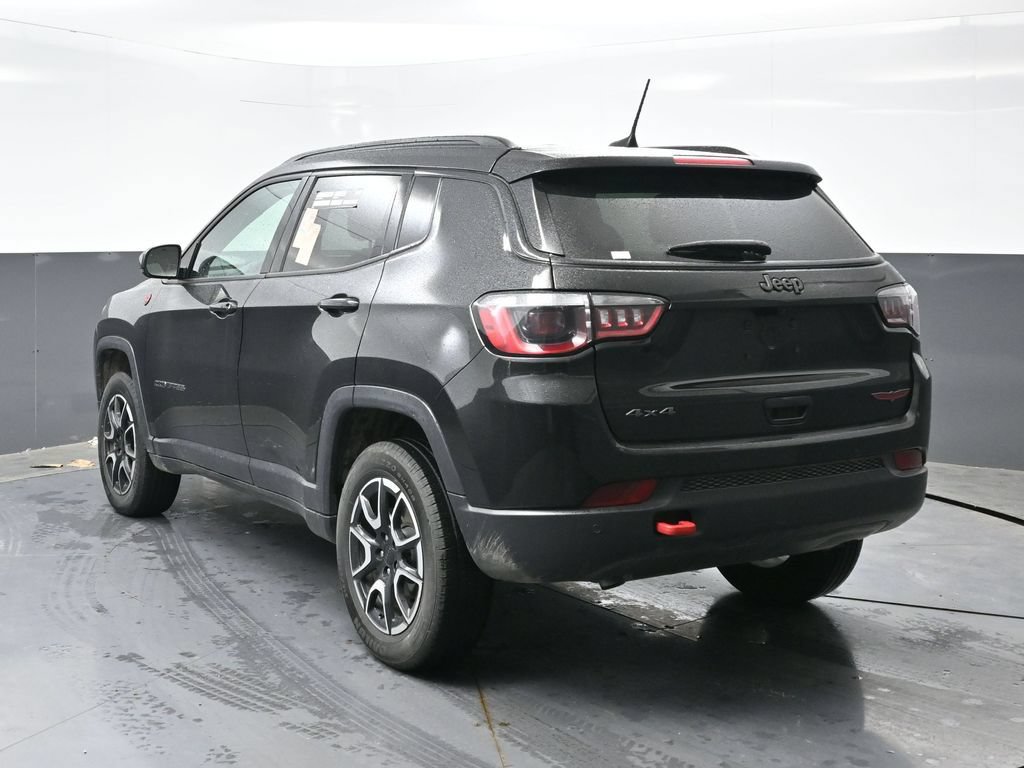 Used 2024 Jeep Compass Trailhawk AWD/4WD image 9