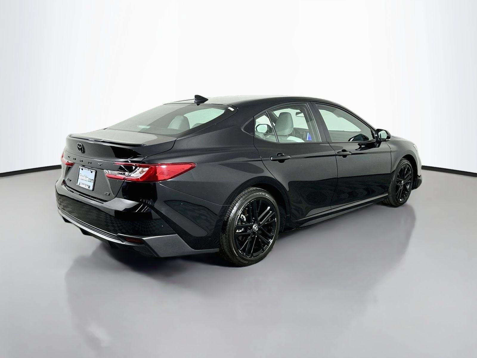 Used 2025 Toyota Camry SE FWD image 7