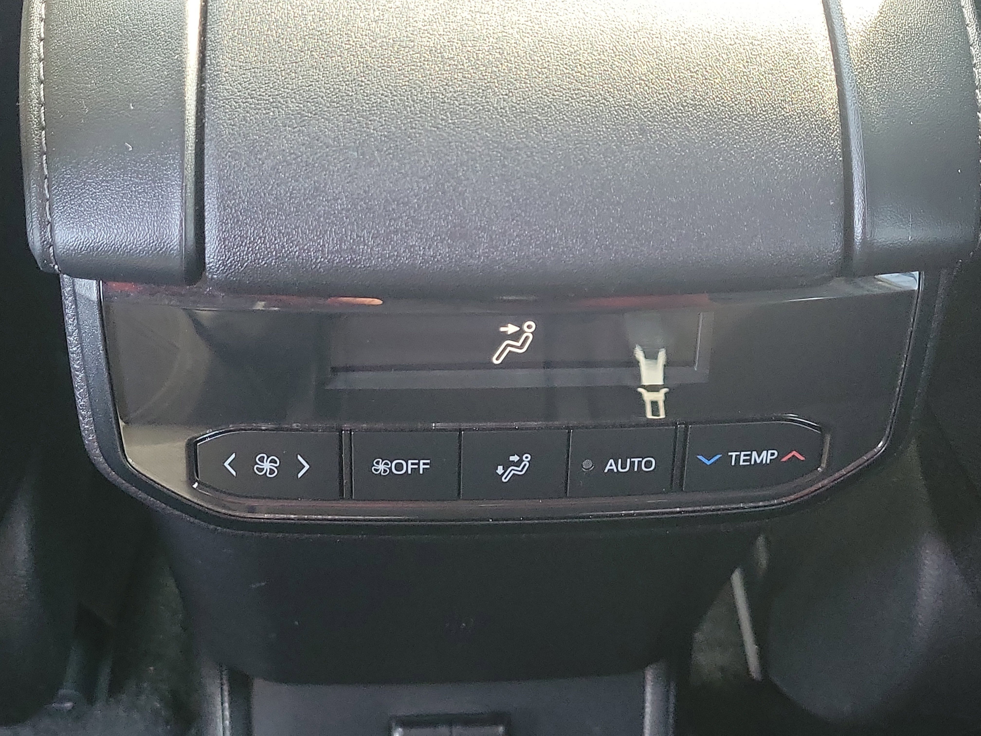 Used 2024 Toyota Highlander LE image 14