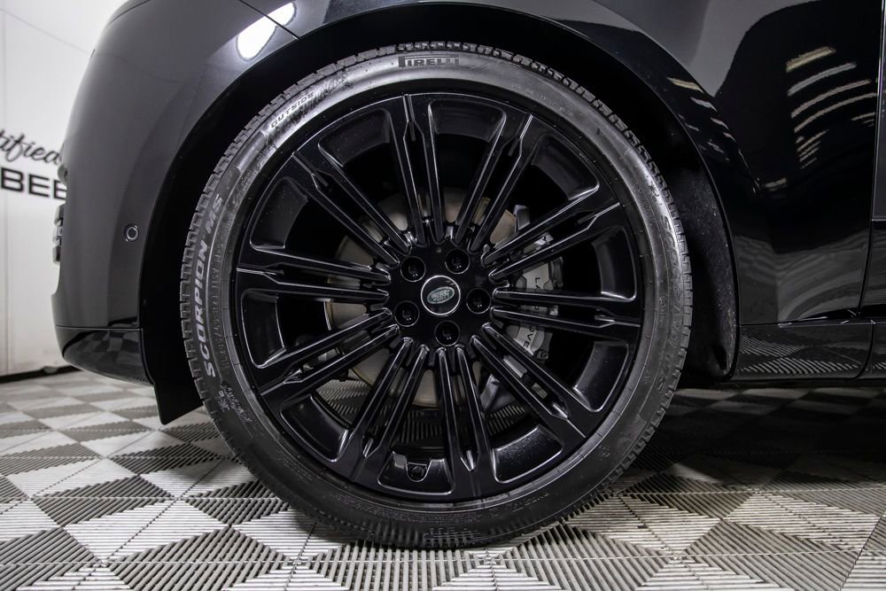 Used 2025 Land Rover Range Rover SE image 38