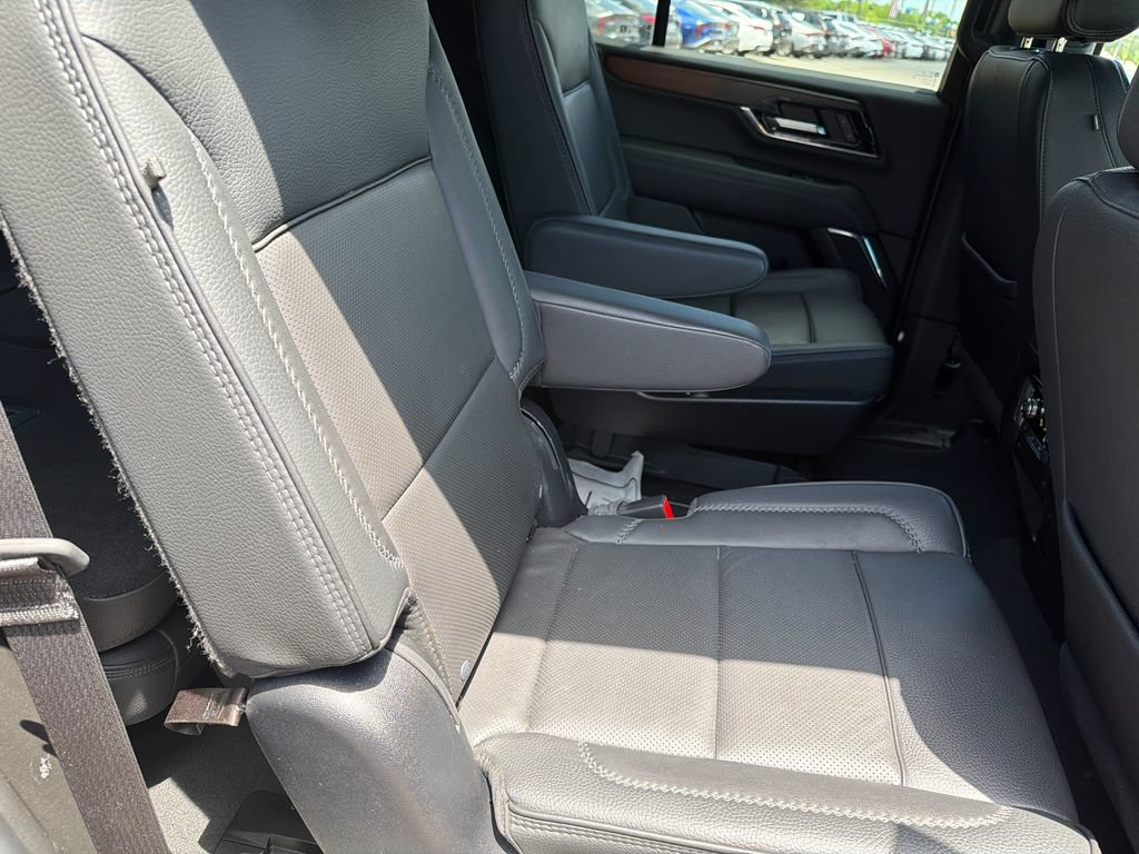 Used 2025 GMC Yukon Denali AWD/4WD image 15