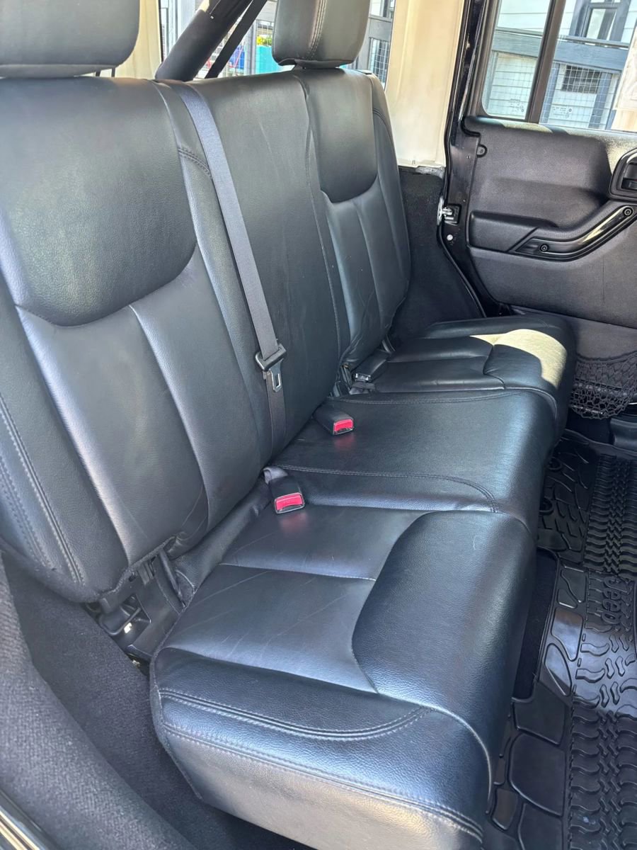 Used 2015 Jeep Wrangler Unlimited Sahara image 13