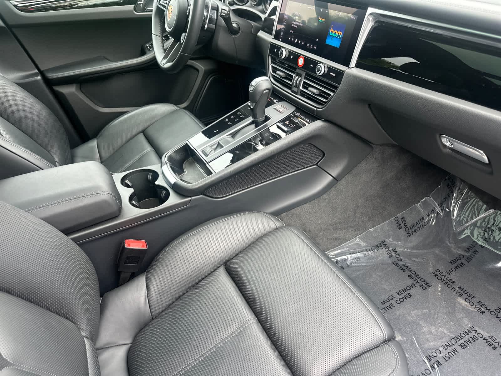 Certified 2026 Porsche Macan AWD/4WD image 17