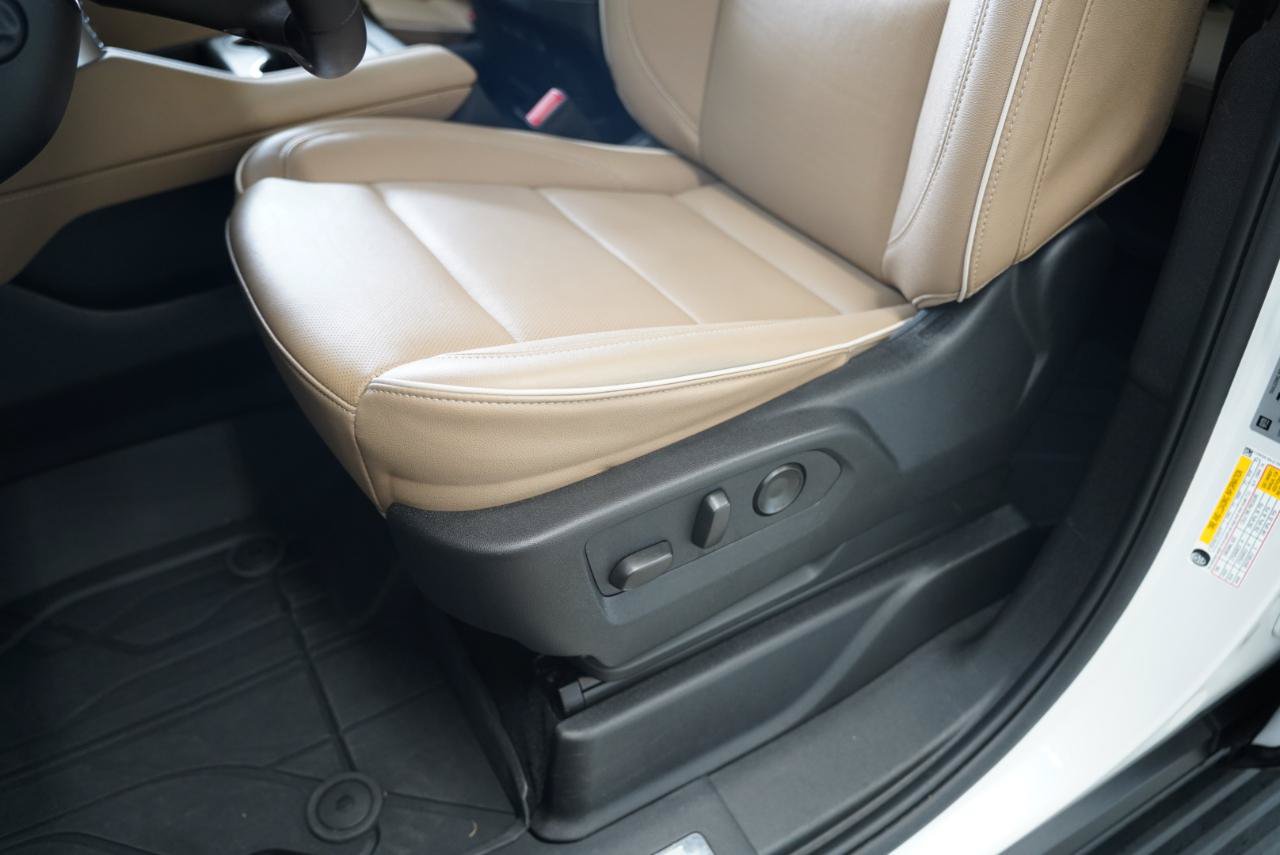 Used 2024 Chevrolet Tahoe Premier AWD/4WD image 24