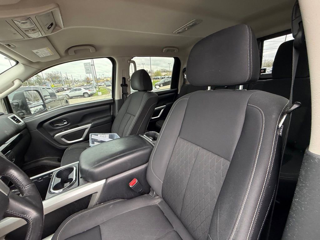Used 2018 Nissan Titan SV w/ SV Convenience Package RWD image 14
