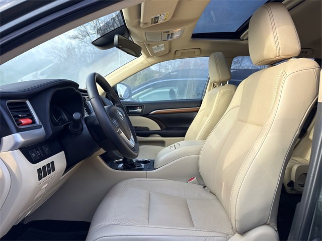 Used 2019 Toyota Highlander Limited image 7