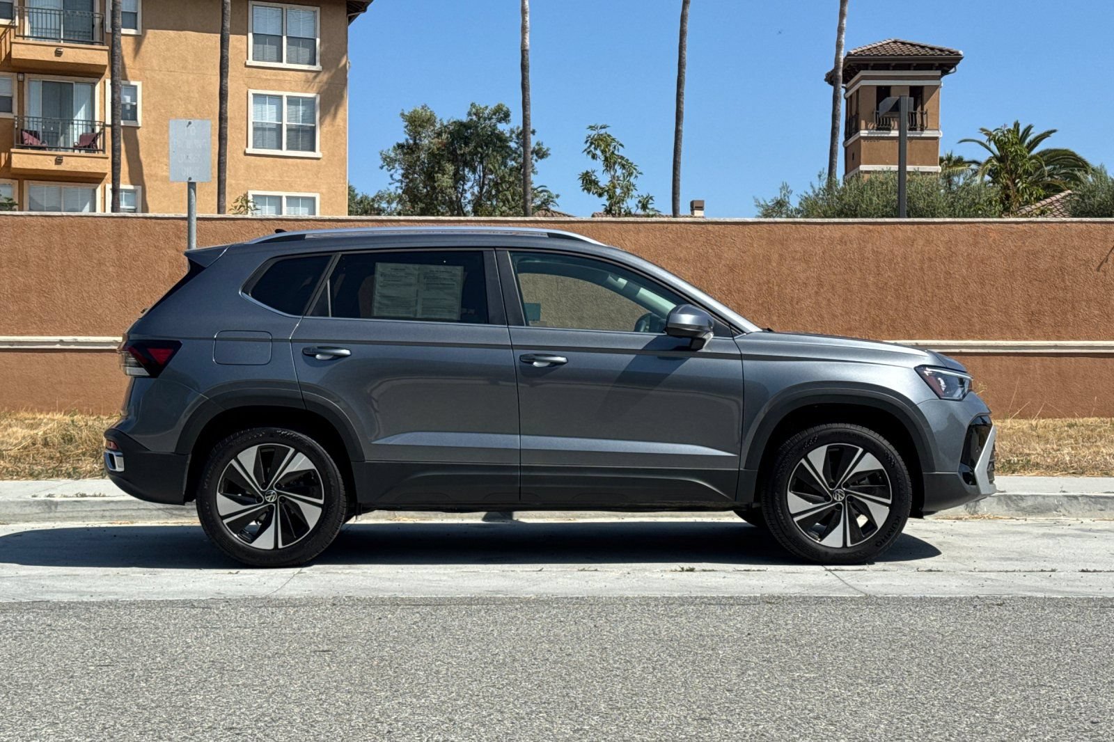 Certified 2026 Volkswagen Taos SE w/ Panoramic Sunroof Package AWD/4WD image 3