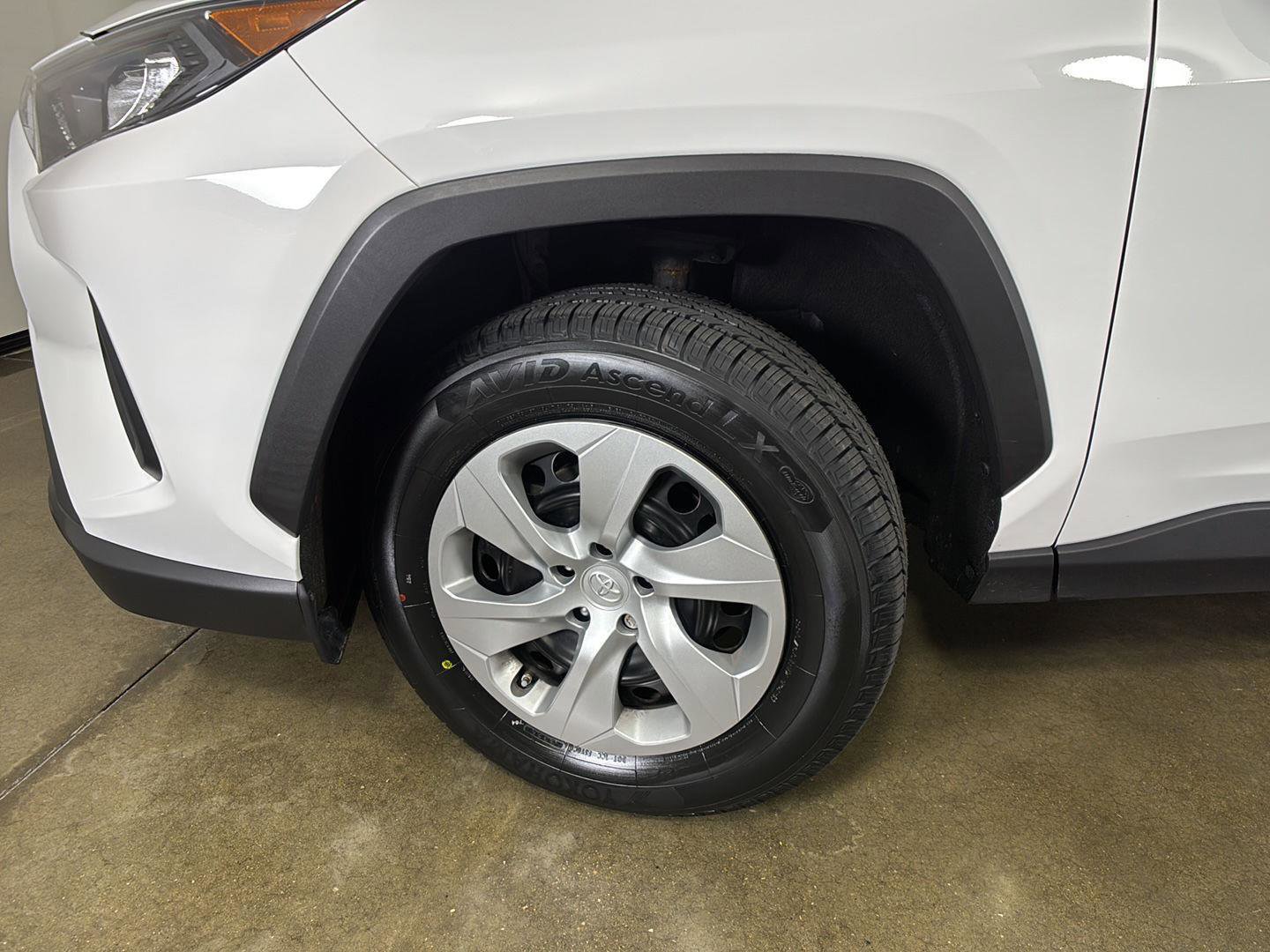 Used 2022 Toyota RAV4 LE AWD/4WD image 5