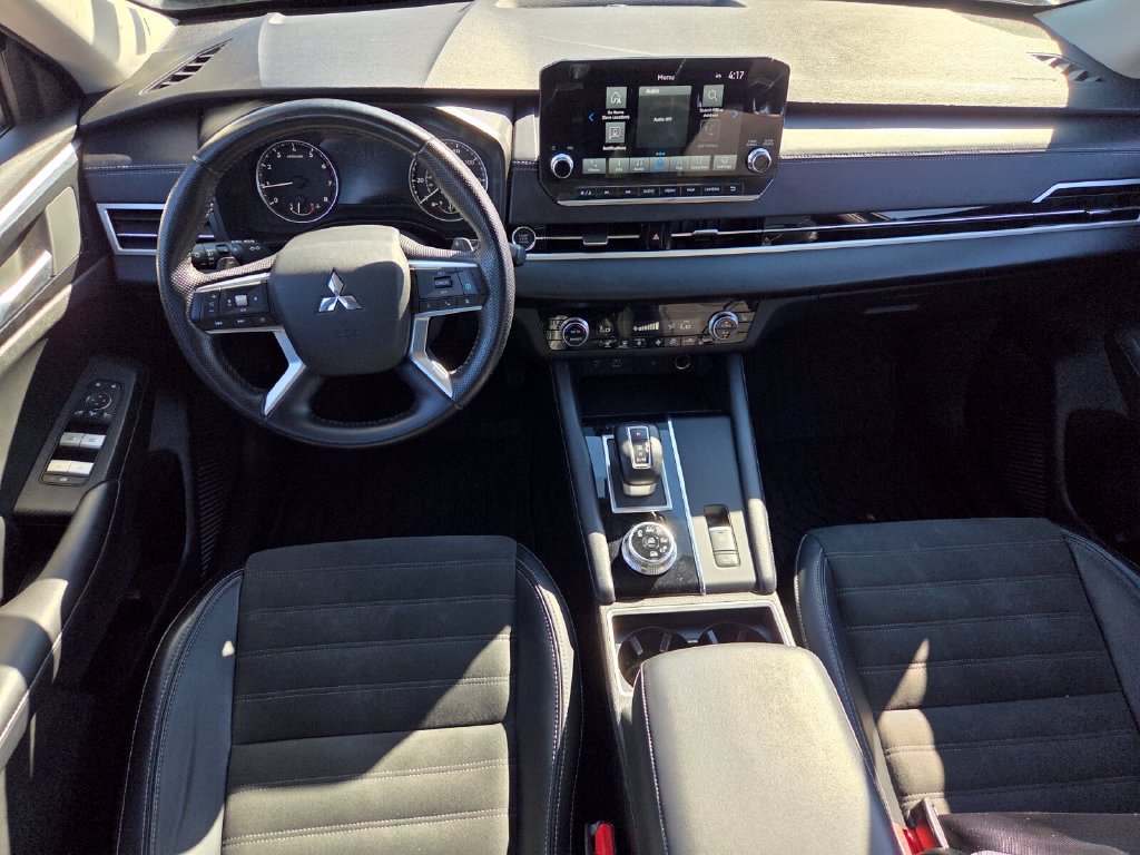 Used 2024 Mitsubishi Outlander AWD image 7