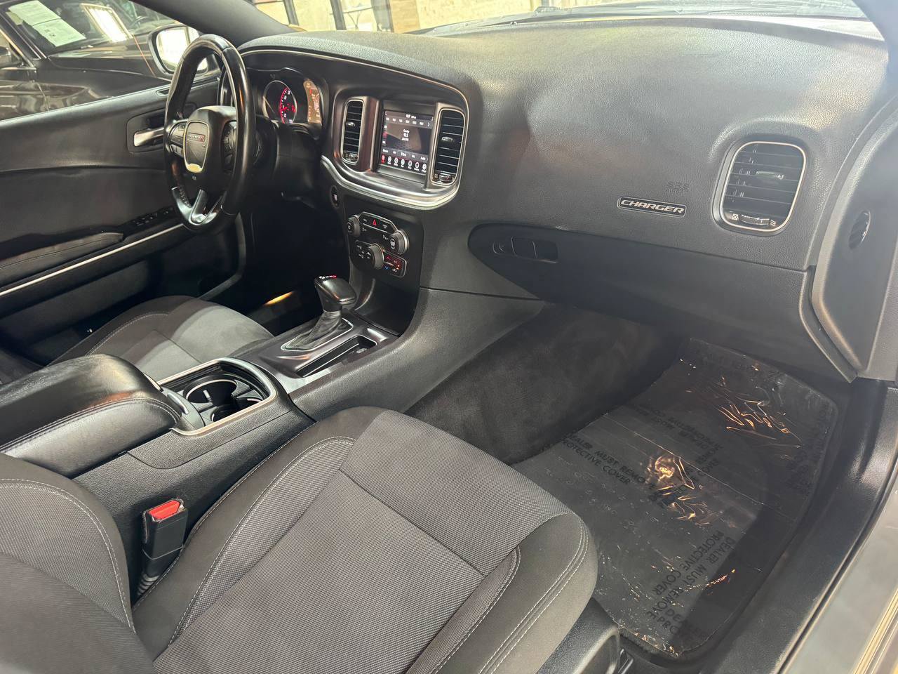Used 2018 Dodge Charger SXT RWD image 9