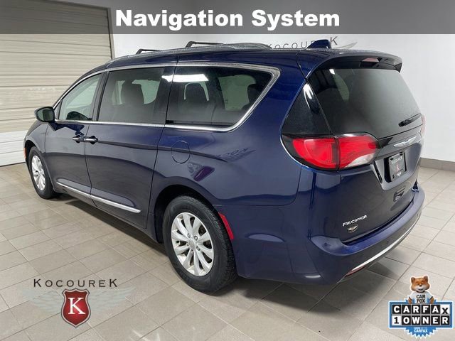 Used 2018 Chrysler Pacifica Touring-L Plus image 4