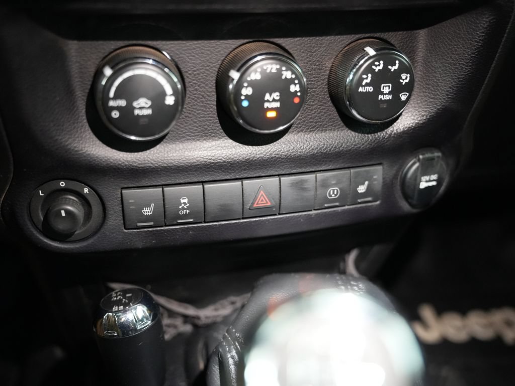 Used 2014 Jeep Wrangler Rubicon w/ Power Convenience Group AWD/4WD image 23