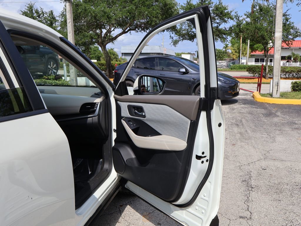 Used 2023 Nissan Rogue SV FWD image 21