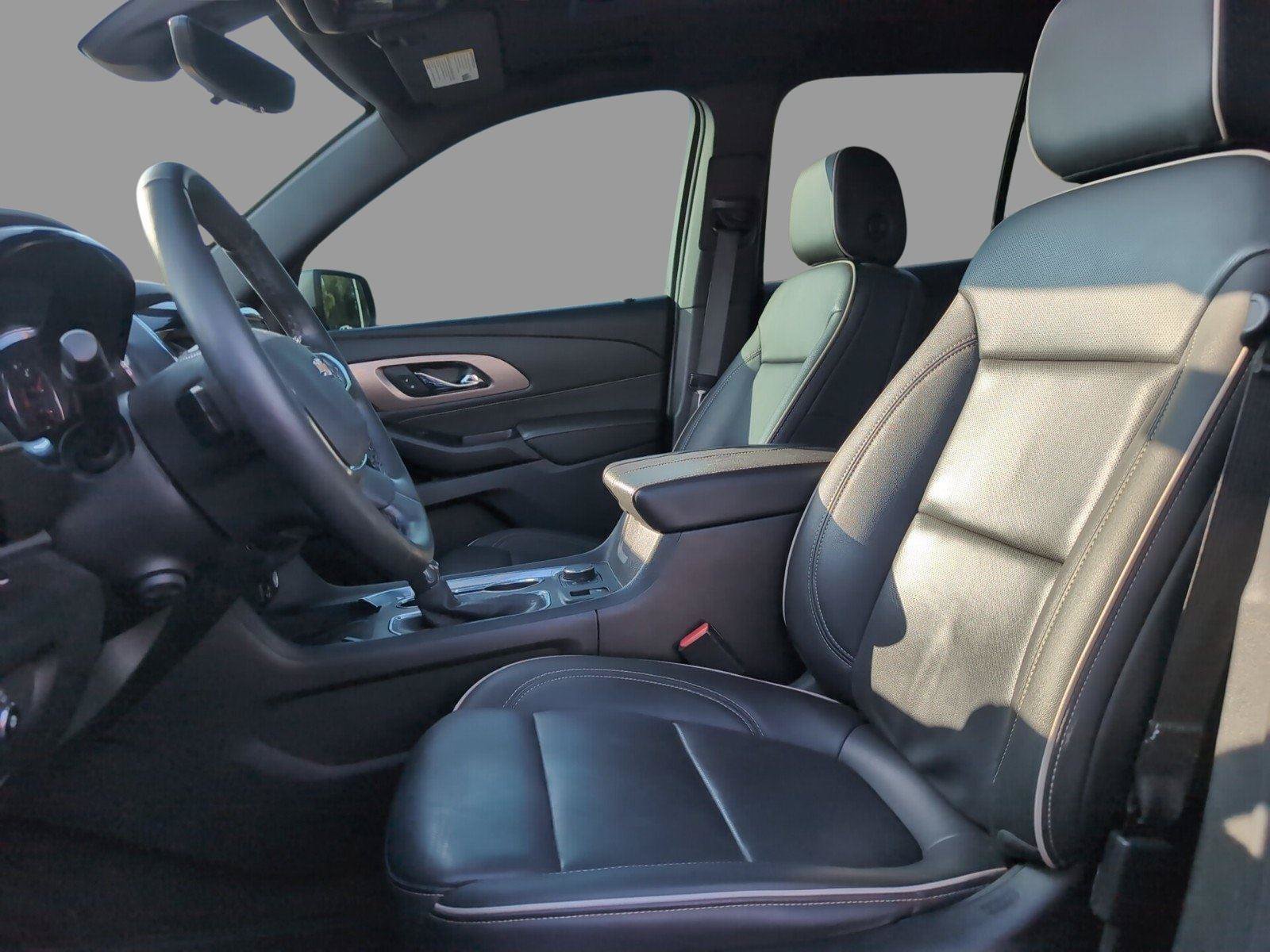 Used 2023 Chevrolet Traverse Premier FWD image 14