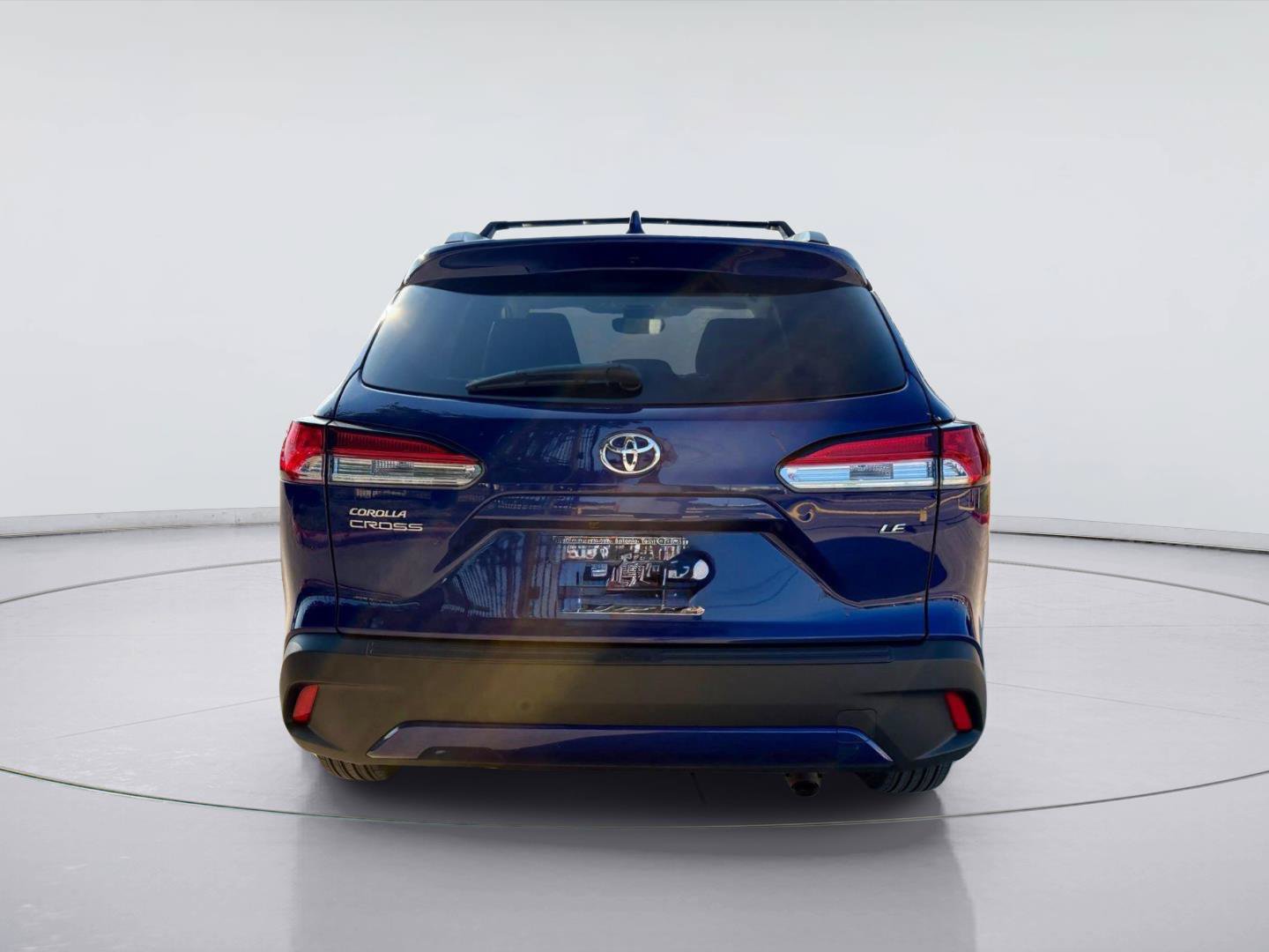 Used 2022 Toyota Corolla Cross LE w/ Moonroof Package FWD image 4
