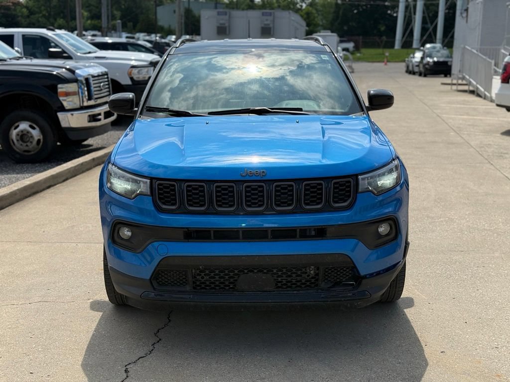 Used 2024 Jeep Compass Latitude w/ Altitude Special Edition AWD/4WD image 3