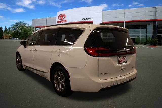 Used 2023 Chrysler Pacifica Limited FWD image 4